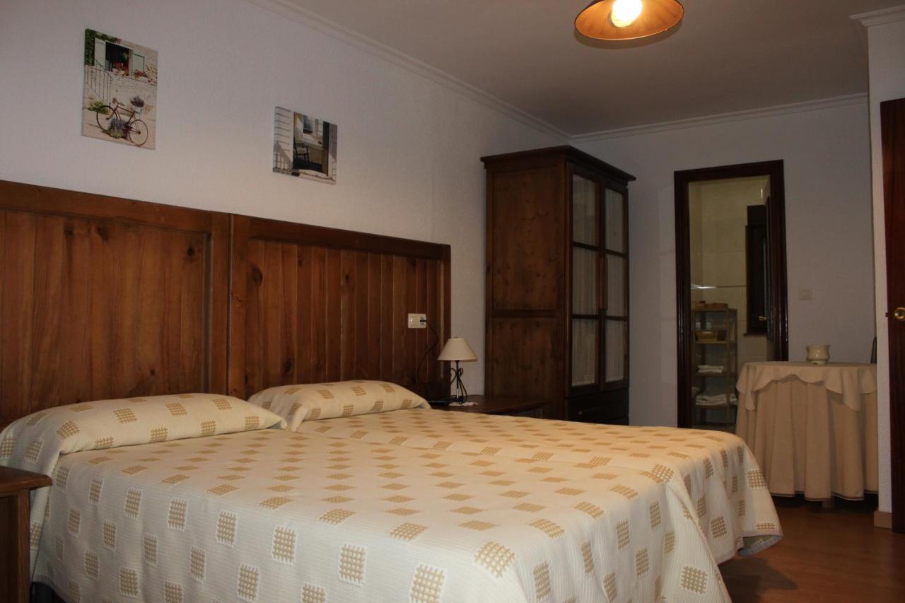 Hostal Monte Rio Hotel Trescares Exterior photo